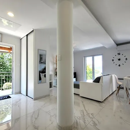 Carla Apartment *